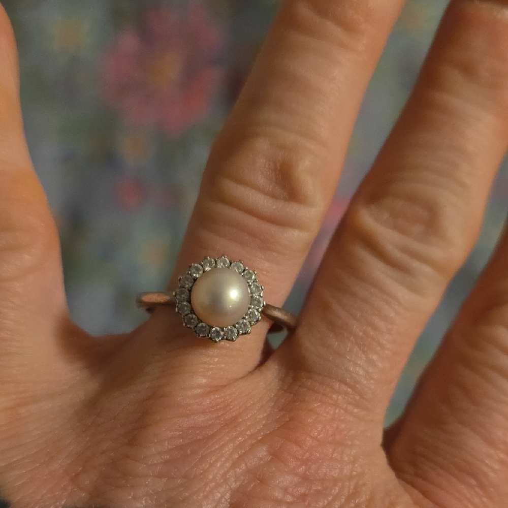 Elegant Pearl and Silver Ring